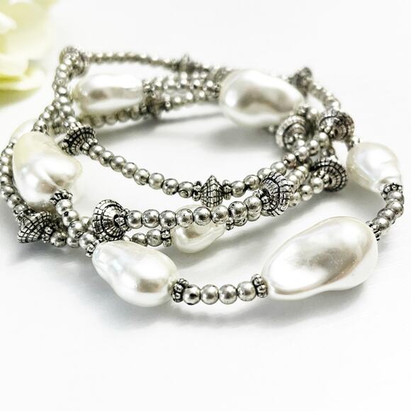 NEW Chico's Faux Pearl Stretch Bracelets - Set of 4 - Picture 1 of 6